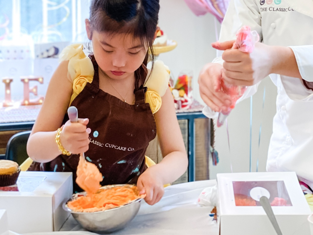 Kids' Holiday Class - Cupcake Baking & Decorating Class 3 hours