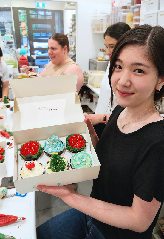 Christmas Cupcakes Class with Bubbles